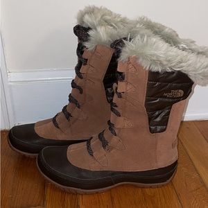 Northface women’s size 7 waterproof boots!